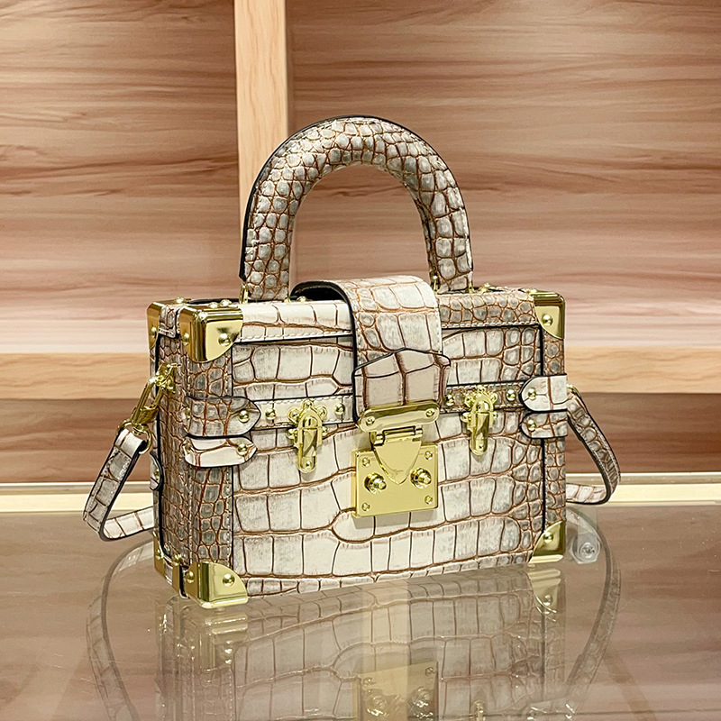 Fashionable Letter Logo Design - Luxury Bags Logo ulasan dan harga
